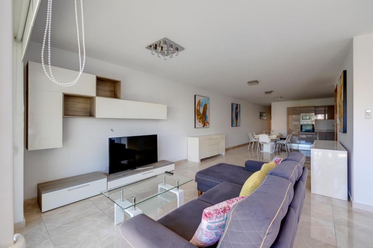 Marvellous 3Br Apartment In Central St Julians St. Julian's Exteriör bild