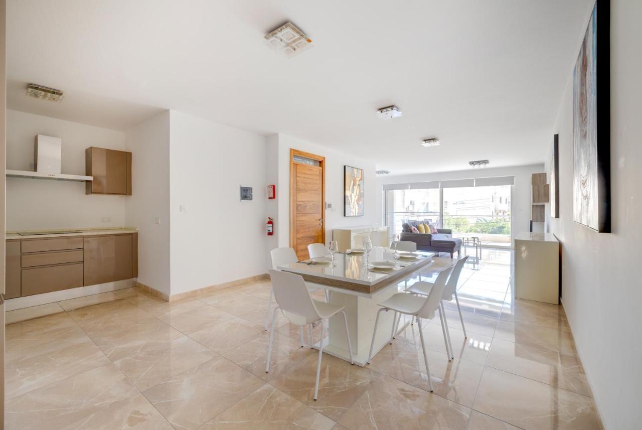 Marvellous 3Br Apartment In Central St Julians St. Julian's Exteriör bild