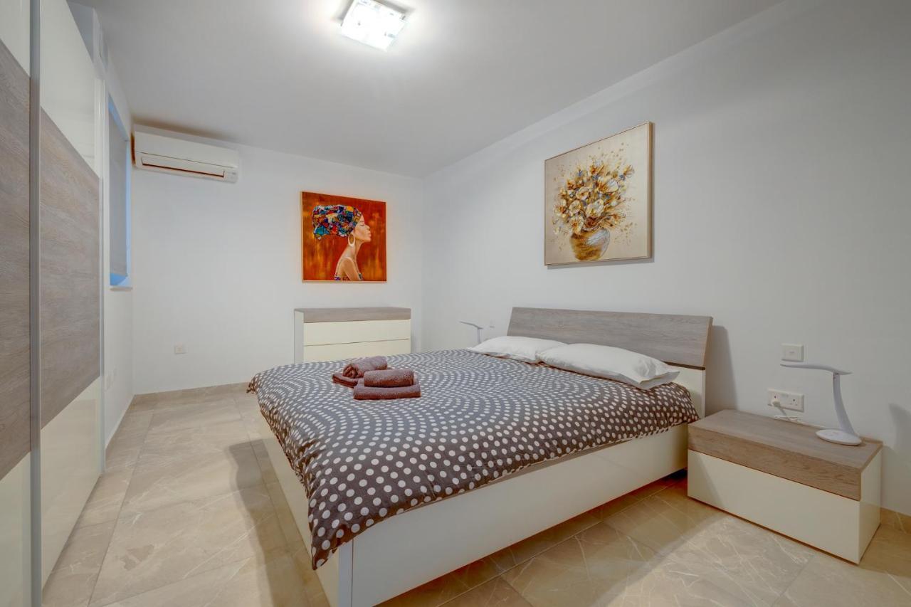 Marvellous 3Br Apartment In Central St Julians St. Julian's Exteriör bild