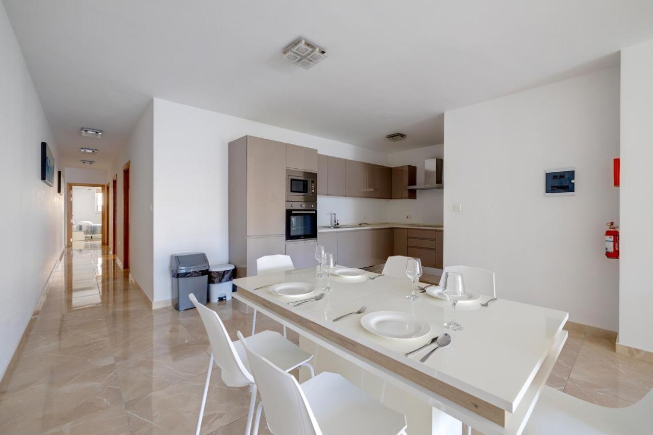Marvellous 3Br Apartment In Central St Julians St. Julian's Exteriör bild