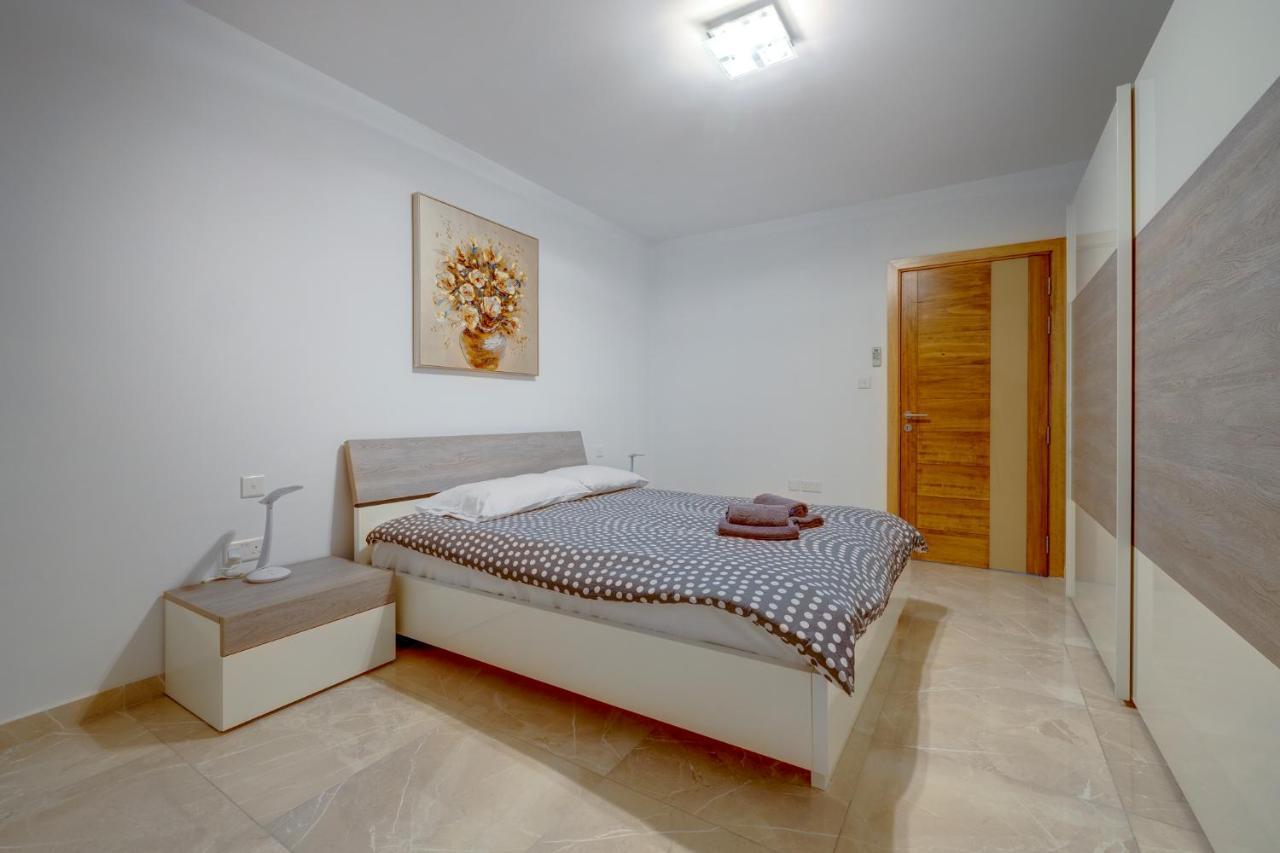 Marvellous 3Br Apartment In Central St Julians St. Julian's Exteriör bild