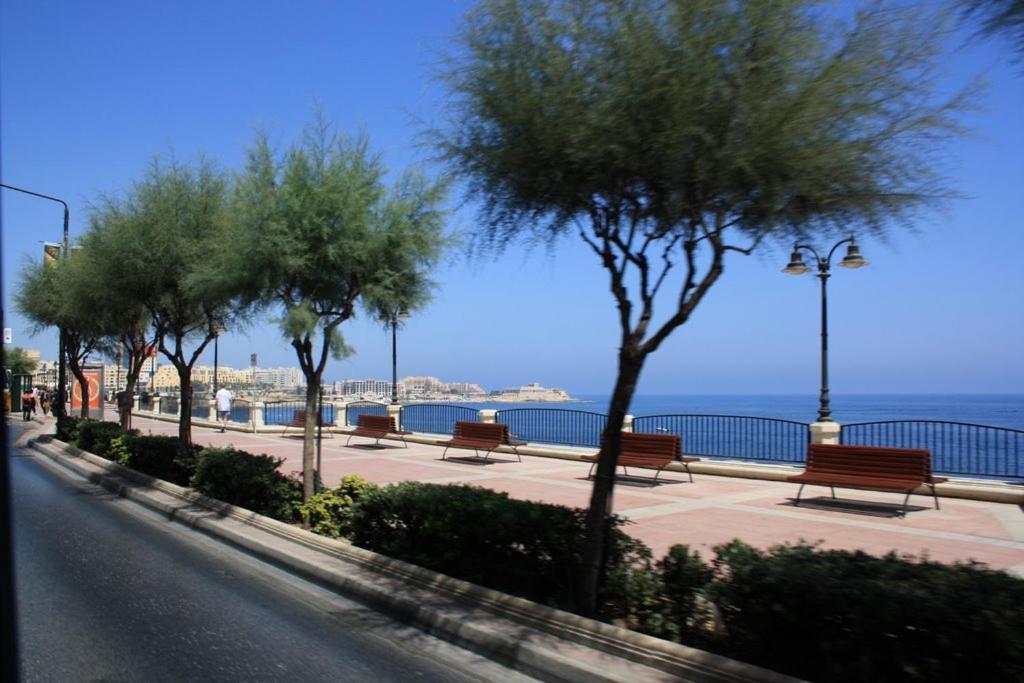Marvellous 3Br Apartment In Central St Julians St. Julian's Exteriör bild