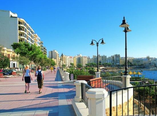 Marvellous 3Br Apartment In Central St Julians St. Julian's Exteriör bild