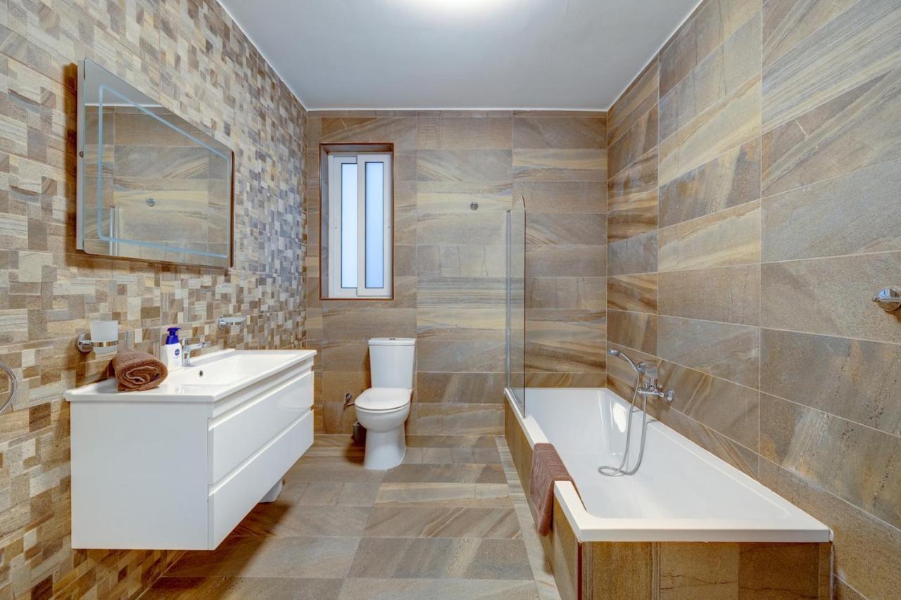 Marvellous 3Br Apartment In Central St Julians St. Julian's Exteriör bild