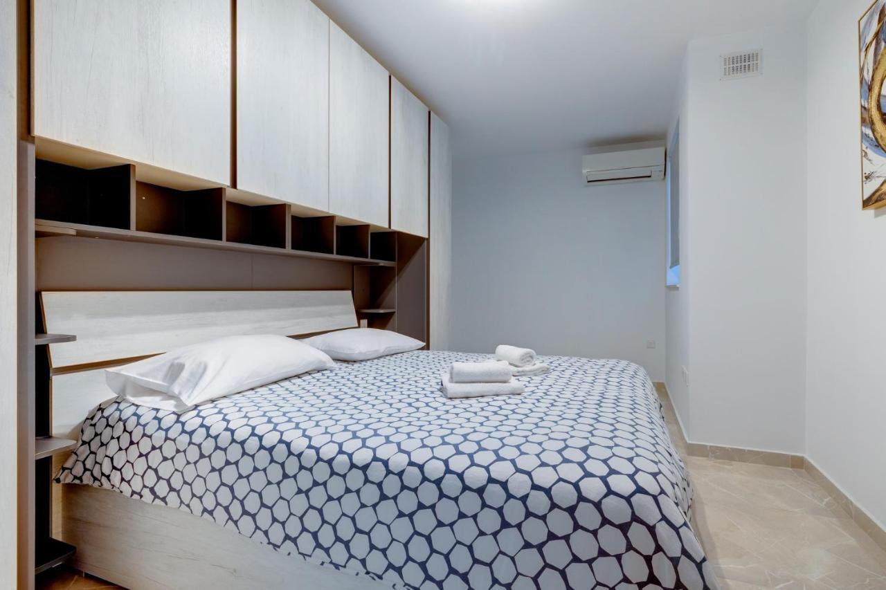 Marvellous 3Br Apartment In Central St Julians St. Julian's Exteriör bild